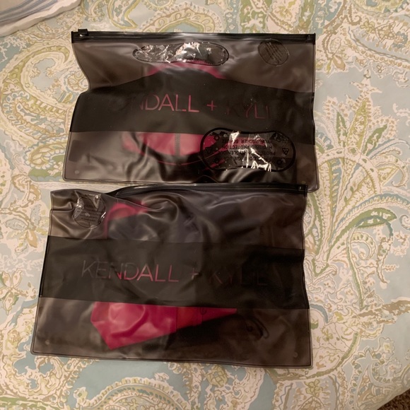 š¦©KENDALL & KYLIE BIKINI - Picture 5 of 5